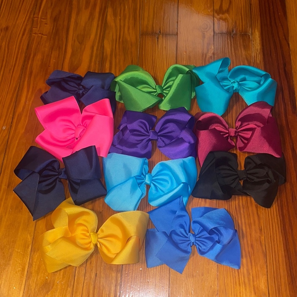 Lot of 11 Bows